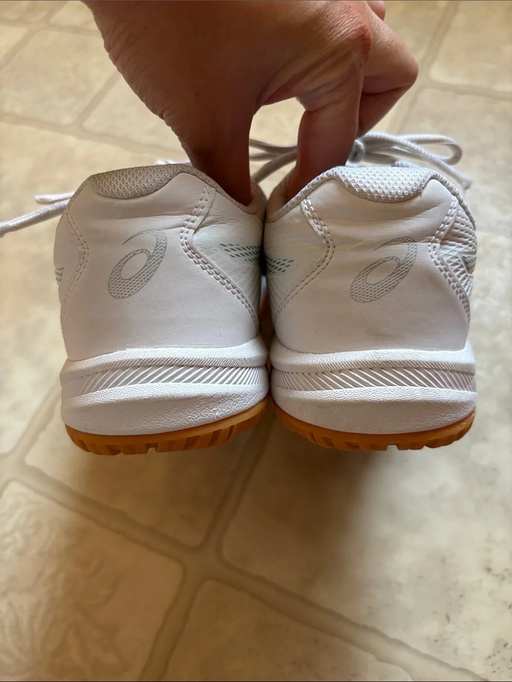 Asics Women’s Upcourt 6 White/Silver Volleyball Shoe 1072A107 Size 10